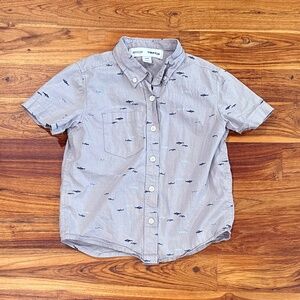 Kids Old Navy Built-In Flex Shark Short Sleeve Button Down Size 5 (XS)